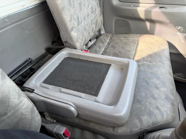 タイタンダッシュ シングルワイドローＤＸ　車検Ｒ８年４月まで　切り替え４ＷＤ　ＭＴ　純正オーディオ　電動格納ミラー　エアコン　パワーステアリング　ＨＩＤヘッドライト　ＥＴＣ車載器　シングルタイヤ　新免許対応車（33枚目）