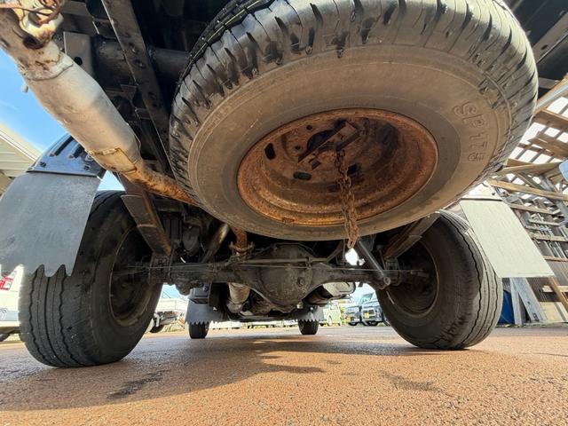 タイタンダッシュ シングルワイドローＤＸ　車検Ｒ８年４月まで　切り替え４ＷＤ　ＭＴ　純正オーディオ　電動格納ミラー　エアコン　パワーステアリング　ＨＩＤヘッドライト　ＥＴＣ車載器　シングルタイヤ　新免許対応車（34枚目）