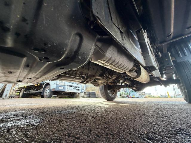 タイタンダッシュ シングルワイドローＤＸ　車検Ｒ８年４月まで　切り替え４ＷＤ　ＭＴ　純正オーディオ　電動格納ミラー　エアコン　パワーステアリング　ＨＩＤヘッドライト　ＥＴＣ車載器　シングルタイヤ　新免許対応車（39枚目）