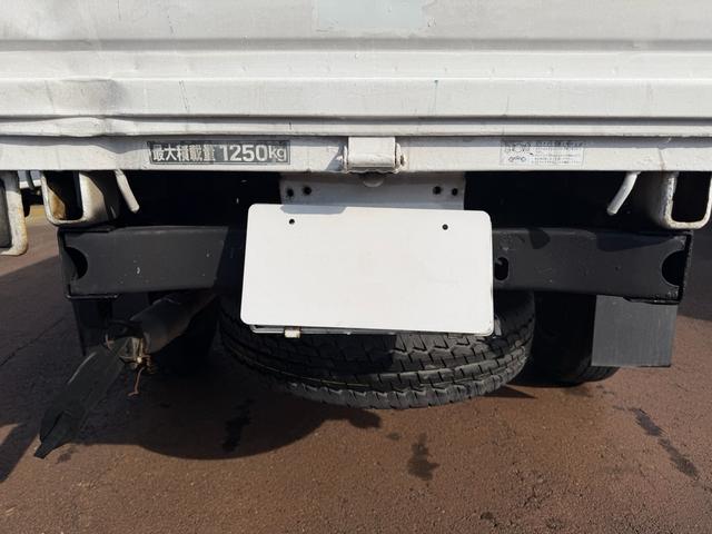 タイタンダッシュ シングルワイドローＤＸ　車検Ｒ８年４月まで　切り替え４ＷＤ　ＭＴ　純正オーディオ　電動格納ミラー　エアコン　パワーステアリング　ＨＩＤヘッドライト　ＥＴＣ車載器　シングルタイヤ　新免許対応車（43枚目）