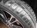タイヤサイズは165/55R15です。ダイハツ純正アルミホイールでタイヤの目は6分山くらいあります!
