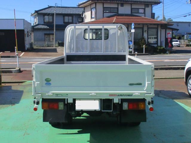 デュトロ 全低床 積載量2トン 5速MT 電動パーキングブレーキ(6枚目)