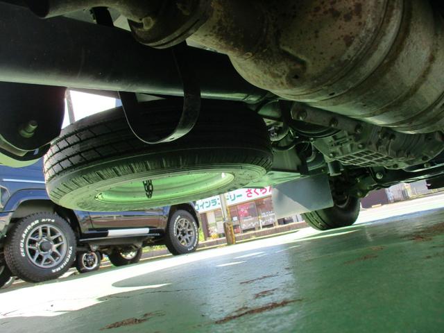 デュトロ 全低床 積載量2トン 5速MT 電動パーキングブレーキ(9枚目)