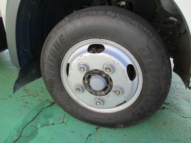 デュトロ 全低床 積載量2トン 5速MT 電動パーキングブレーキ(10枚目)