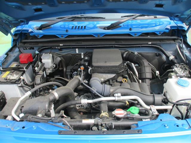 ジムニー ＸＣ　パートタイム４ＷＤ　純正アルミホイール　クルーズコントロール　ＬＥＤヘッドライト　プッシュスタート　スマートキー　９インチナビ　フルセグＴＶ　シートヒーター　スズキフロントグリル（10枚目）