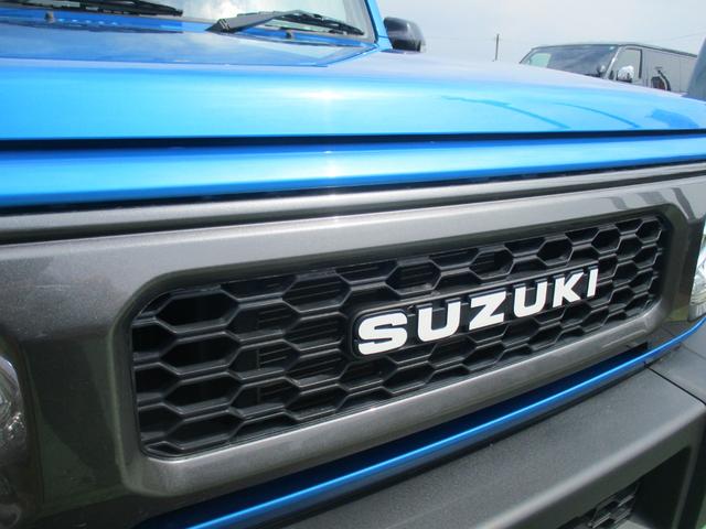 ジムニー ＸＣ　パートタイム４ＷＤ　純正アルミホイール　クルーズコントロール　ＬＥＤヘッドライト　プッシュスタート　スマートキー　９インチナビ　フルセグＴＶ　シートヒーター　スズキフロントグリル（12枚目）
