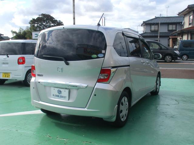 フリード G ジャストセレクション 純正ナビ フルセグ 片側パワスラ ETC バックモニター スマートキー オートエアコン 3列シート Bluetoothオーディオ HIDヘッドライト(5枚目)