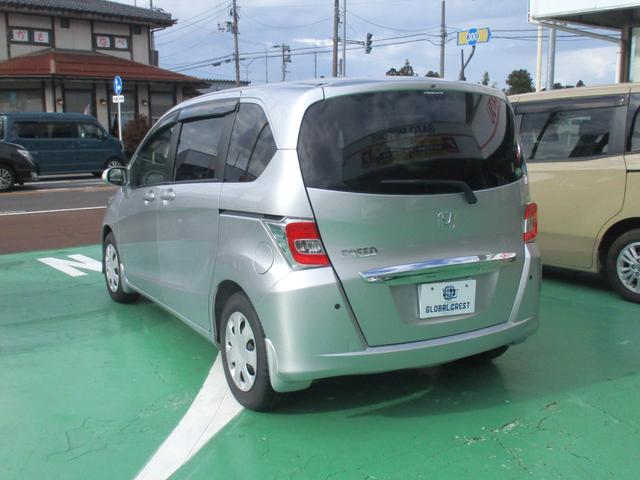 フリード G ジャストセレクション 純正ナビ フルセグ 片側パワスラ ETC バックモニター スマートキー オートエアコン 3列シート Bluetoothオーディオ HIDヘッドライト(6枚目)