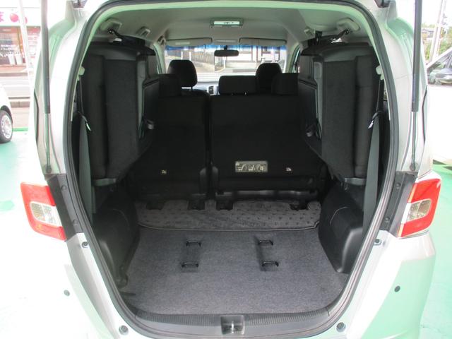 フリード G ジャストセレクション 純正ナビ フルセグ 片側パワスラ ETC バックモニター スマートキー オートエアコン 3列シート Bluetoothオーディオ HIDヘッドライト(19枚目)