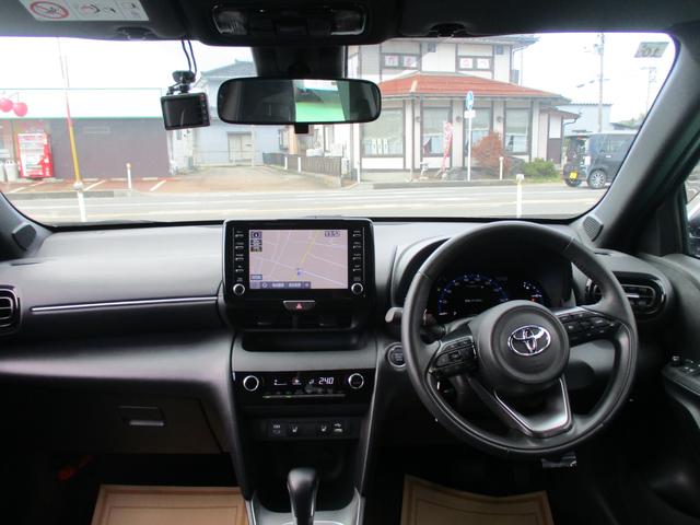 ヤリスクロス Ｚ　Ｄオーディオ　ナビ　フルセグ　ＬＥＤヘッドライト　ＢＳＭ　ＰＣＳ　クリアランスソナー　パノラマモニター　純正アルミホイール　パワーバックドア　電動パーキングブレーキ　スマートキー　シートヒーター（20枚目）