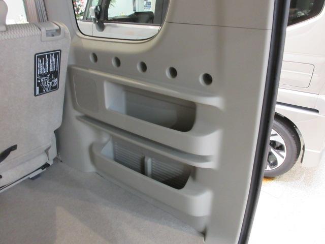 エブリイワゴン ＰＺターボスペシャル　ハイルーフ　４ＷＤ　届出済未使用車　ケンウッドフルセグナビ　バックカメラ　電動オートステップ　ＬＥＤヘッドランプ　ハロゲンフォグランプ　衝突被害軽減ブレーキ　両側電動スライドドア　本革巻ハンドル（11枚目）