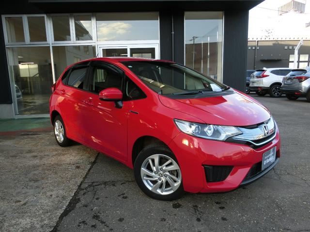 フィットハイブリッド Ｌパッケージ　Ｈｏｎｄａインターナビ・ＴＶ　リアカメラ　ＥＴＣ　ＬＥＤヘッドライト　オートリトラミラー　純正１５インチアルミホイル　４ＷＤ（6枚目）