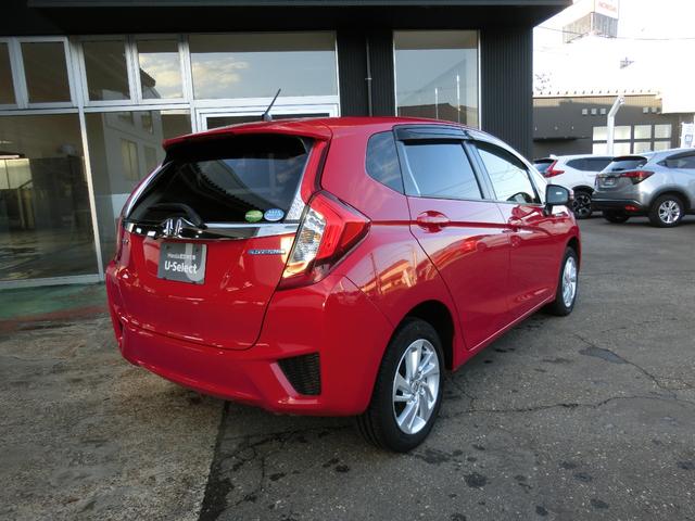 フィットハイブリッド Ｌパッケージ　Ｈｏｎｄａインターナビ・ＴＶ　リアカメラ　ＥＴＣ　ＬＥＤヘッドライト　オートリトラミラー　純正１５インチアルミホイル　４ＷＤ（8枚目）