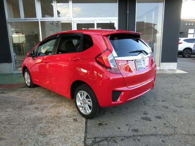 フィットハイブリッド Ｌパッケージ　Ｈｏｎｄａインターナビ・ＴＶ　リアカメラ　ＥＴＣ　ＬＥＤヘッドライト　オートリトラミラー　純正１５インチアルミホイル　４ＷＤ（9枚目）