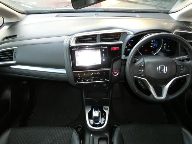 フィットハイブリッド Ｌパッケージ　Ｈｏｎｄａインターナビ・ＴＶ　リアカメラ　ＥＴＣ　ＬＥＤヘッドライト　オートリトラミラー　純正１５インチアルミホイル　４ＷＤ（15枚目）