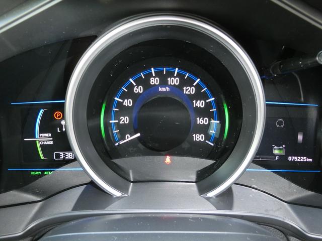 フィットハイブリッド Ｌパッケージ　Ｈｏｎｄａインターナビ・ＴＶ　リアカメラ　ＥＴＣ　ＬＥＤヘッドライト　オートリトラミラー　純正１５インチアルミホイル　４ＷＤ（16枚目）