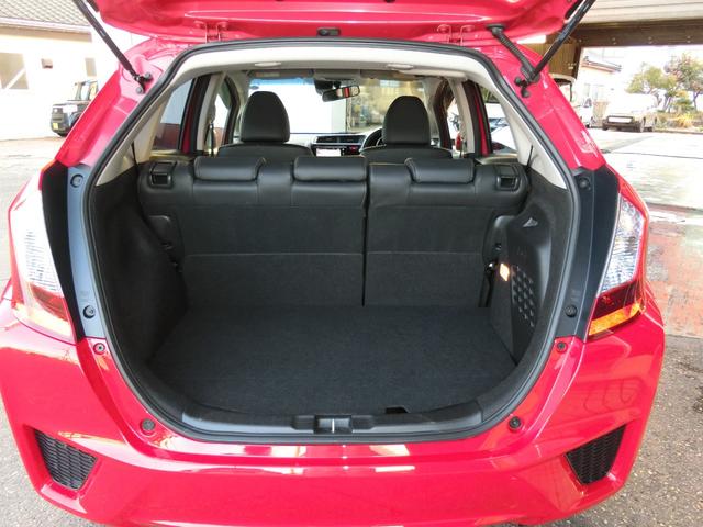 フィットハイブリッド Ｌパッケージ　Ｈｏｎｄａインターナビ・ＴＶ　リアカメラ　ＥＴＣ　ＬＥＤヘッドライト　オートリトラミラー　純正１５インチアルミホイル　４ＷＤ（18枚目）