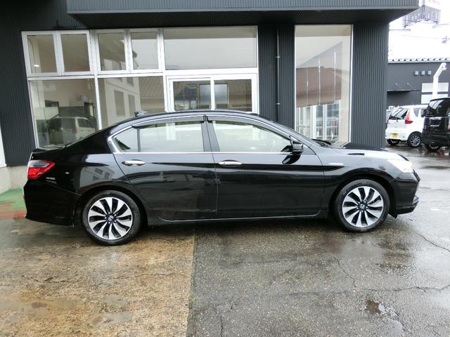 アコードハイブリッド LX HondaインターナビTV リアカメラ ETC LEDヘッドライト 純正17インチアルミホイール(4枚目)