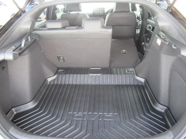 シビック ＲＳ　ＬＥＤヘッド　コーナーセンサー　衝突被害軽減ブレーキ　Ｂカメラ　シートヒーター　ワンオーナー　パワ－シ－ト　フルセグＴＶ　スマートキー　クルーズコントロール　ＵＳＢ　セキュリティアラーム　ＥＴＣ（40枚目）