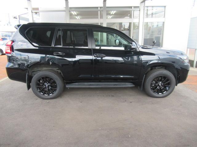 ランドクルーザープラド TXLパッケージ70thアニバーサリーリミテッド パートタイム4WD LEDランプ Bカメラ DVD 3列シート オートエアコン 革シート スマートキー ナビ&TV ETC キーレス ABS(4枚目)