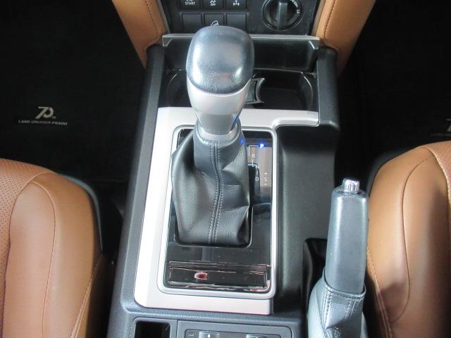 ランドクルーザープラド TXLパッケージ70thアニバーサリーリミテッド パートタイム4WD LEDランプ Bカメラ DVD 3列シート オートエアコン 革シート スマートキー ナビ&TV ETC キーレス ABS(22枚目)