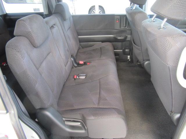 ステップワゴンスパーダ クールスピリット　オートエアコン　地デジ　パワステ　ＨＤＤナビゲーション　ＥＴＣ　パワーウィンドウ　フロントカメラ　ＥＳＣ　スマートキー　ＵＳＢ　イモビライザー　エアバック　キーレス　３列シート（36枚目）