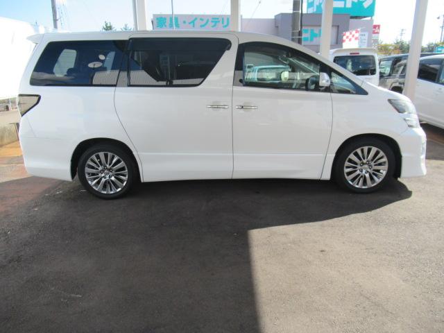 ヴェルファイア ２．４ＺゴールデンアイズＩＩ　リヤカメラ　ＥＴＣ付　ＤＶＤ再生機能　ナビＴＶ　盗難防止システム　サイドエアバッグ　デュアルエアコン　オートクルーズコントロール　地デジフルセグ　３列シート　ＨＤＤナビ（5枚目）