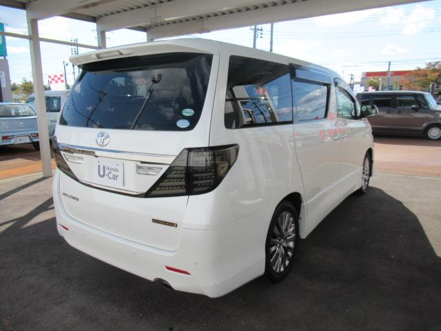 ヴェルファイア ２．４ＺゴールデンアイズＩＩ　リヤカメラ　ＥＴＣ付　ＤＶＤ再生機能　ナビＴＶ　盗難防止システム　サイドエアバッグ　デュアルエアコン　オートクルーズコントロール　地デジフルセグ　３列シート　ＨＤＤナビ（8枚目）