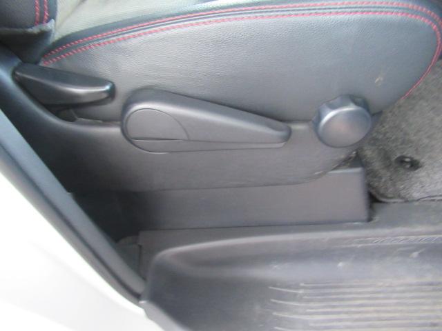 ヴェルファイア ２．４ＺゴールデンアイズＩＩ　リヤカメラ　ＥＴＣ付　ＤＶＤ再生機能　ナビＴＶ　盗難防止システム　サイドエアバッグ　デュアルエアコン　オートクルーズコントロール　地デジフルセグ　３列シート　ＨＤＤナビ（31枚目）