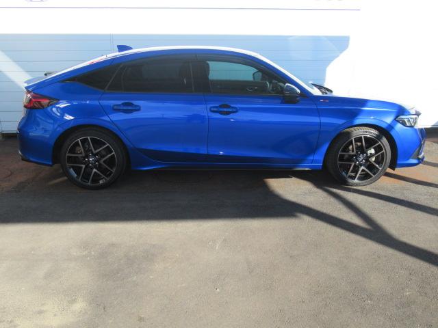 シビック ｅ：ＨＥＶ　盗難防止システム　クリアランスソナー　オートクルーズコントロール　地デジフルセグ　後カメラ　ＵＳＢポート　パワーステアリング　パワーシート　ＬＥＤライト　パワーウィンドウ　エアコン　ＡＢＳ（4枚目）