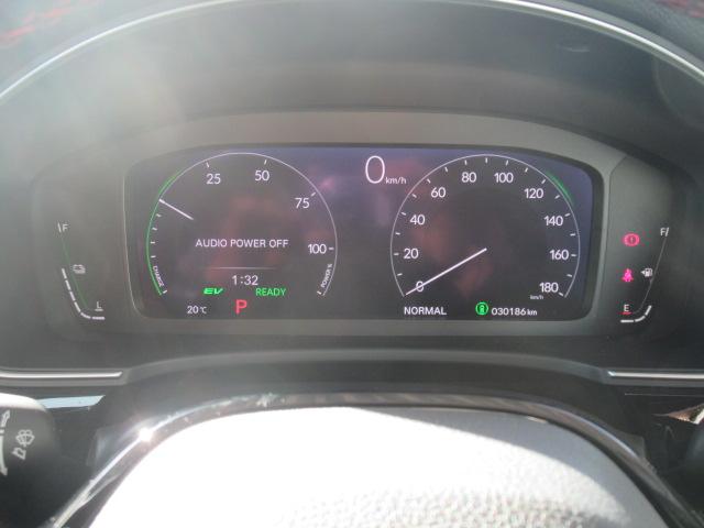 シビック ｅ：ＨＥＶ　盗難防止システム　クリアランスソナー　オートクルーズコントロール　地デジフルセグ　後カメラ　ＵＳＢポート　パワーステアリング　パワーシート　ＬＥＤライト　パワーウィンドウ　エアコン　ＡＢＳ（10枚目）