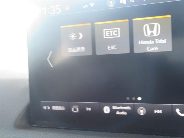 シビック ｅ：ＨＥＶ　盗難防止システム　クリアランスソナー　オートクルーズコントロール　地デジフルセグ　後カメラ　ＵＳＢポート　パワーステアリング　パワーシート　ＬＥＤライト　パワーウィンドウ　エアコン　ＡＢＳ（15枚目）