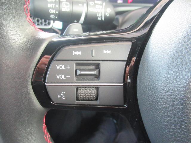 シビック ｅ：ＨＥＶ　盗難防止システム　クリアランスソナー　オートクルーズコントロール　地デジフルセグ　後カメラ　ＵＳＢポート　パワーステアリング　パワーシート　ＬＥＤライト　パワーウィンドウ　エアコン　ＡＢＳ（20枚目）