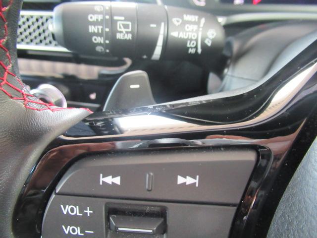 シビック ｅ：ＨＥＶ　盗難防止システム　クリアランスソナー　オートクルーズコントロール　地デジフルセグ　後カメラ　ＵＳＢポート　パワーステアリング　パワーシート　ＬＥＤライト　パワーウィンドウ　エアコン　ＡＢＳ（23枚目）