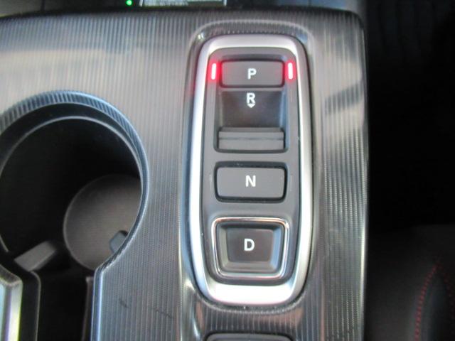 シビック ｅ：ＨＥＶ　盗難防止システム　クリアランスソナー　オートクルーズコントロール　地デジフルセグ　後カメラ　ＵＳＢポート　パワーステアリング　パワーシート　ＬＥＤライト　パワーウィンドウ　エアコン　ＡＢＳ（25枚目）