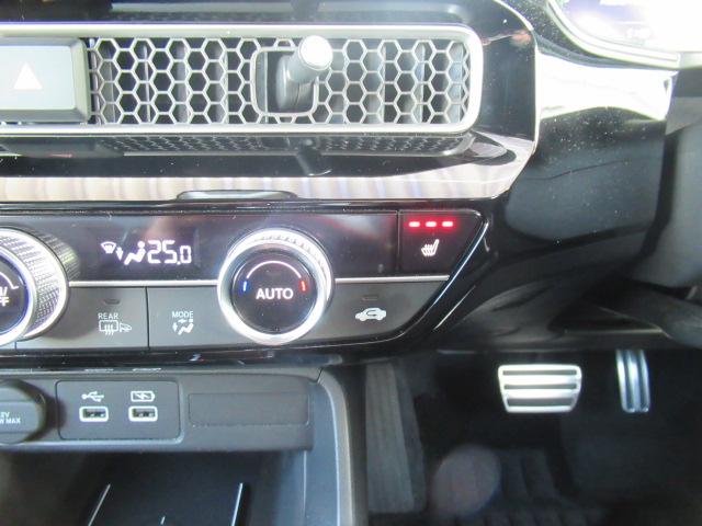 シビック ｅ：ＨＥＶ　盗難防止システム　クリアランスソナー　オートクルーズコントロール　地デジフルセグ　後カメラ　ＵＳＢポート　パワーステアリング　パワーシート　ＬＥＤライト　パワーウィンドウ　エアコン　ＡＢＳ（28枚目）