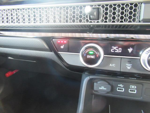 シビック ｅ：ＨＥＶ　盗難防止システム　クリアランスソナー　オートクルーズコントロール　地デジフルセグ　後カメラ　ＵＳＢポート　パワーステアリング　パワーシート　ＬＥＤライト　パワーウィンドウ　エアコン　ＡＢＳ（29枚目）