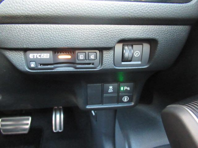 シビック ｅ：ＨＥＶ　盗難防止システム　クリアランスソナー　オートクルーズコントロール　地デジフルセグ　後カメラ　ＵＳＢポート　パワーステアリング　パワーシート　ＬＥＤライト　パワーウィンドウ　エアコン　ＡＢＳ（30枚目）