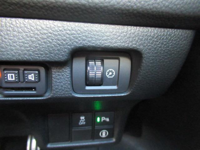 シビック ｅ：ＨＥＶ　盗難防止システム　クリアランスソナー　オートクルーズコントロール　地デジフルセグ　後カメラ　ＵＳＢポート　パワーステアリング　パワーシート　ＬＥＤライト　パワーウィンドウ　エアコン　ＡＢＳ（31枚目）