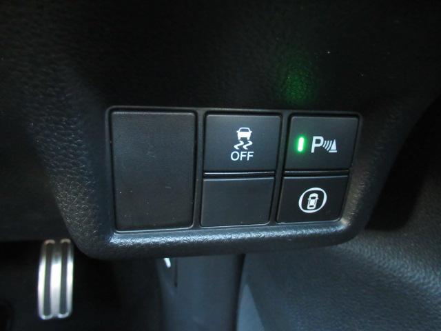 シビック ｅ：ＨＥＶ　盗難防止システム　クリアランスソナー　オートクルーズコントロール　地デジフルセグ　後カメラ　ＵＳＢポート　パワーステアリング　パワーシート　ＬＥＤライト　パワーウィンドウ　エアコン　ＡＢＳ（33枚目）