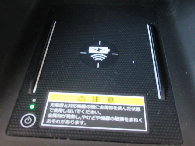 シビック ｅ：ＨＥＶ　盗難防止システム　クリアランスソナー　オートクルーズコントロール　地デジフルセグ　後カメラ　ＵＳＢポート　パワーステアリング　パワーシート　ＬＥＤライト　パワーウィンドウ　エアコン　ＡＢＳ（37枚目）