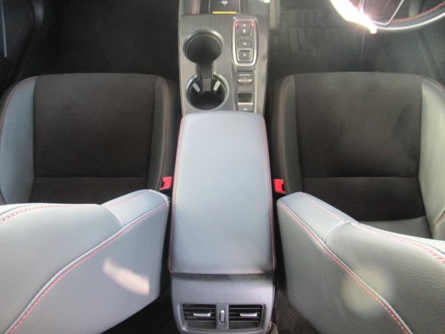 シビック ｅ：ＨＥＶ　盗難防止システム　クリアランスソナー　オートクルーズコントロール　地デジフルセグ　後カメラ　ＵＳＢポート　パワーステアリング　パワーシート　ＬＥＤライト　パワーウィンドウ　エアコン　ＡＢＳ（38枚目）