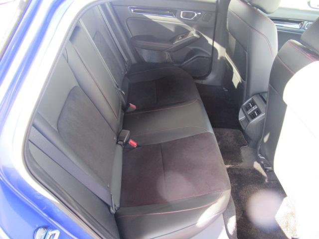 シビック ｅ：ＨＥＶ　盗難防止システム　クリアランスソナー　オートクルーズコントロール　地デジフルセグ　後カメラ　ＵＳＢポート　パワーステアリング　パワーシート　ＬＥＤライト　パワーウィンドウ　エアコン　ＡＢＳ（41枚目）