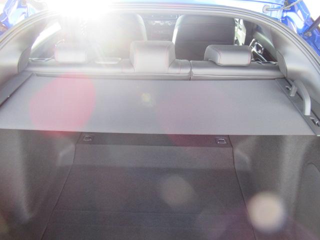 シビック ｅ：ＨＥＶ　盗難防止システム　クリアランスソナー　オートクルーズコントロール　地デジフルセグ　後カメラ　ＵＳＢポート　パワーステアリング　パワーシート　ＬＥＤライト　パワーウィンドウ　エアコン　ＡＢＳ（46枚目）