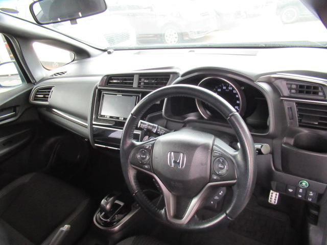 フィットハイブリッド Ｓホンダセンシング　スマ－トキ－　ナビＴＶ　禁煙　アクティブクルーズコントロール　パワーウインドウ　ドライブレコーダ　サイドエアバック　ＤＶＤ再生　パワーステアリング　ＬＥＤヘッドランプ　ＡＢＳ（8枚目）