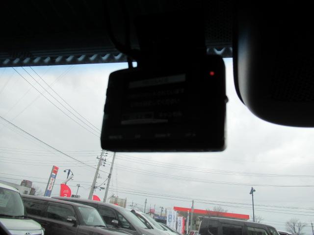 フィットハイブリッド Ｓホンダセンシング　スマ－トキ－　ナビＴＶ　禁煙　アクティブクルーズコントロール　パワーウインドウ　ドライブレコーダ　サイドエアバック　ＤＶＤ再生　パワーステアリング　ＬＥＤヘッドランプ　ＡＢＳ（18枚目）