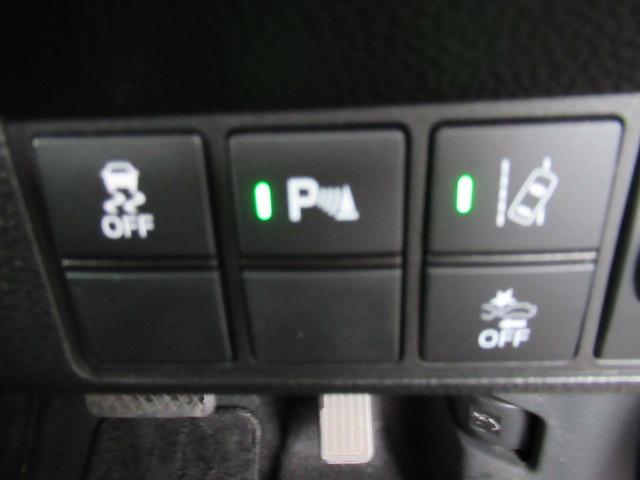 �y�z���_�Z���V���O�z���s���ɑO���̎ԗ�����F�����A�Փ˂������Ȏ��͌x��ƃu���[�L�ŏՓˉ���Ɣ�Q�y�����A�V�X�g�B�����S�Ƀh���C�u�����y���݂��������܂��B