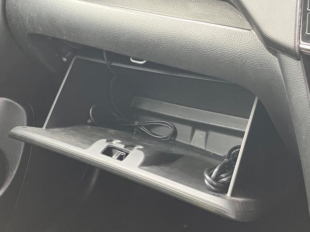 スイフト RS ディスチャージヘッドランプ 5MT ACC オートライト フロントフォグランプ プッシュスタート スマートキー USB電源 ナビ オートウィンドウ ETC 12ヶ月点検付(35枚目)