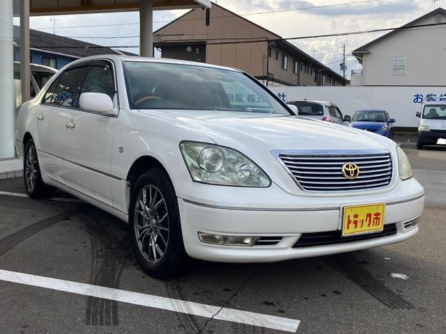 セルシオ Ｃ仕様　インテリアセレクション　セルシオ　エアサス　シートメモリー　クルコン　オートマチックハイビーム　フロントフォグランプ　ナビ　パワーシート　バックカメラ　サンルーフ　ＥＴＣ　電動格納ミラー　ＲＥＧＮＯタイヤ　１２ヶ月点検付（4枚目）