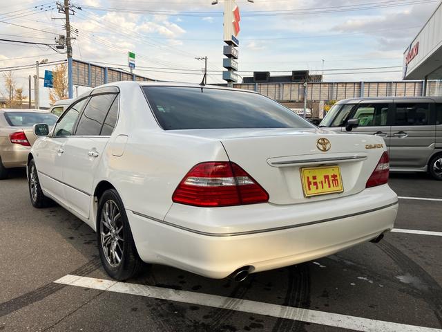 セルシオ Ｃ仕様　インテリアセレクション　セルシオ　エアサス　シートメモリー　クルコン　オートマチックハイビーム　フロントフォグランプ　ナビ　パワーシート　バックカメラ　サンルーフ　ＥＴＣ　電動格納ミラー　ＲＥＧＮＯタイヤ　１２ヶ月点検付（13枚目）